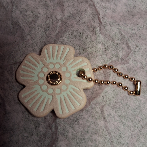 Coach Beige and Gold Floral Hang Tag - Picture 1 of 3